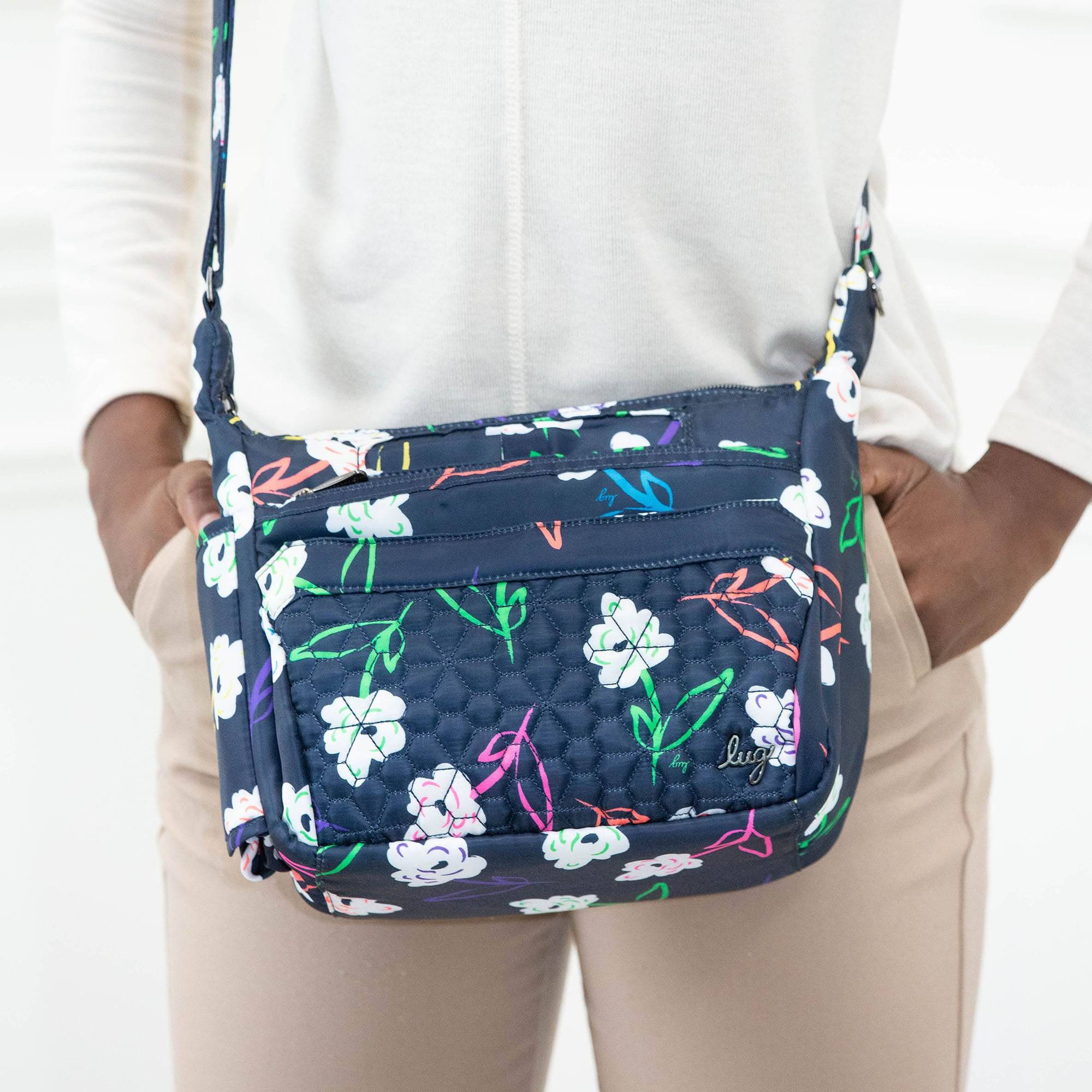 Flutter SE Crossbody Bag - BRIGHT FLORAL - Flutter_SE_Lifestyle_02